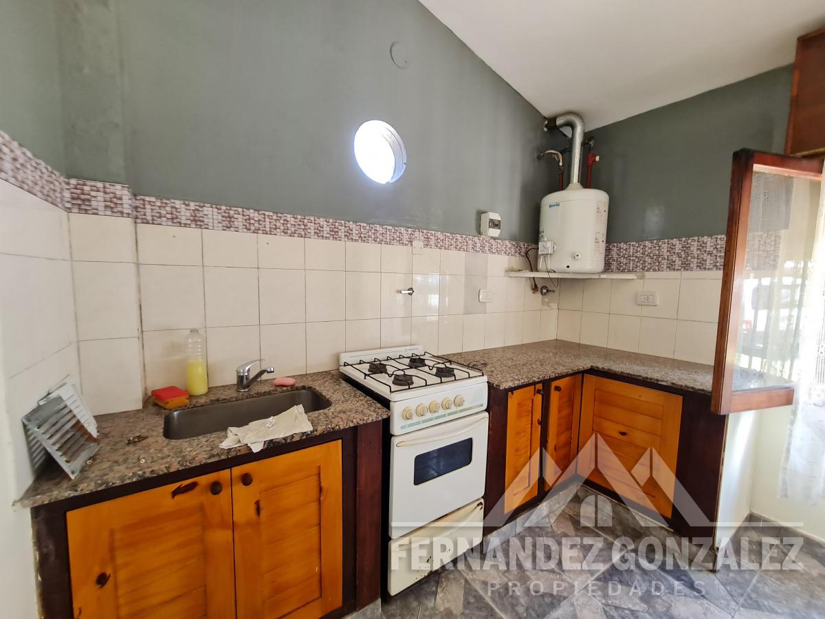 Casa en PH de 4 Amb. Al Frente, con Entrada de Autos y Sin Expensas. 5