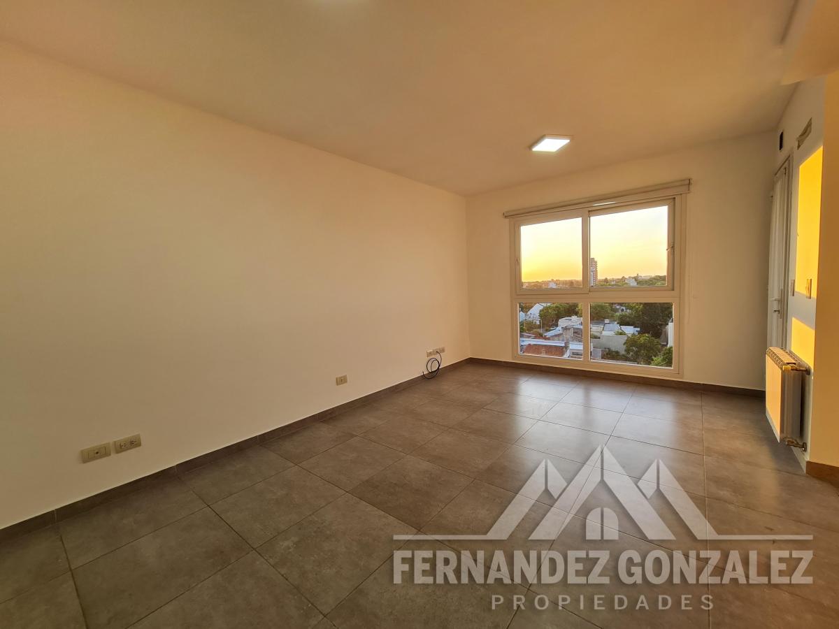 Departamento de 2 Amb. con balcón al frente, baulera y Grupo Electrógeno.