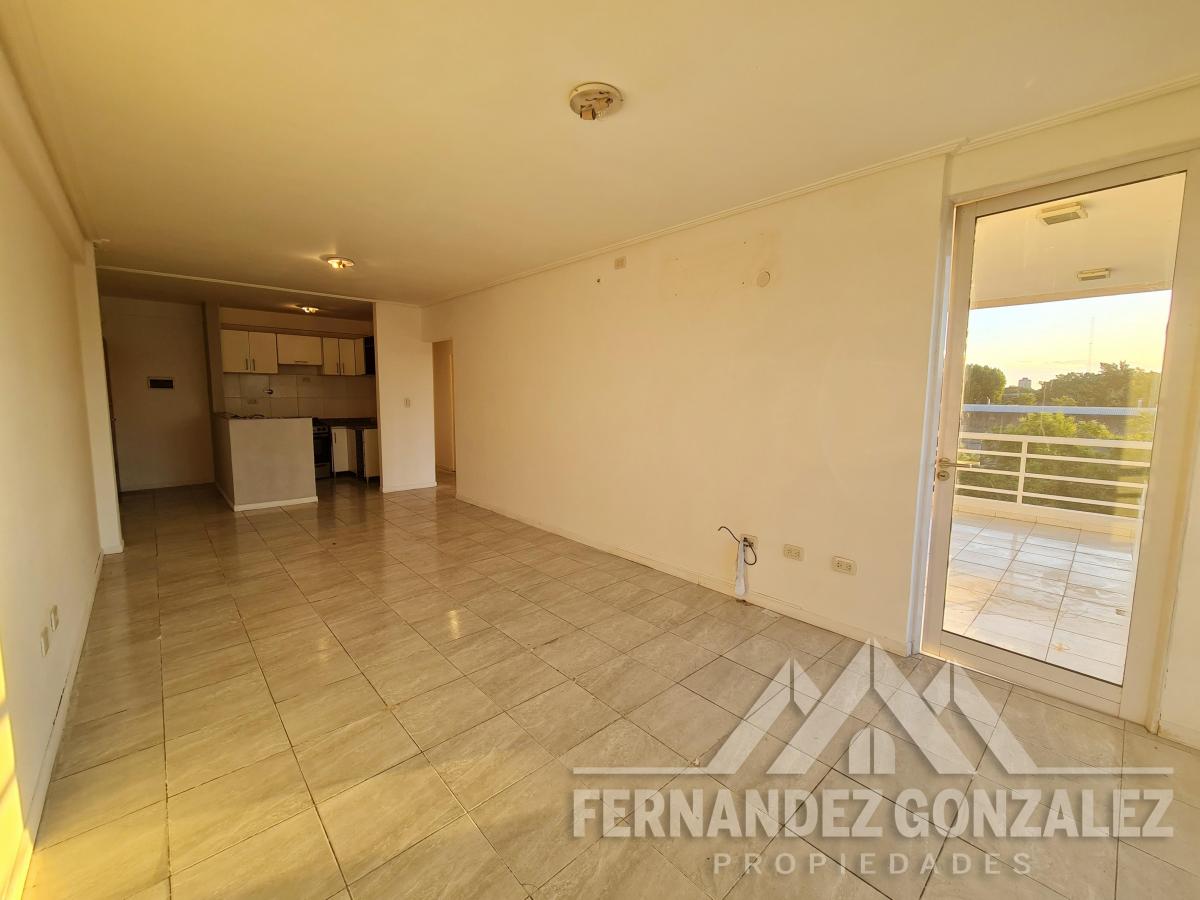 Departamento en venta de 2 Amb. con balcón al frente en Remedios de Escalada.