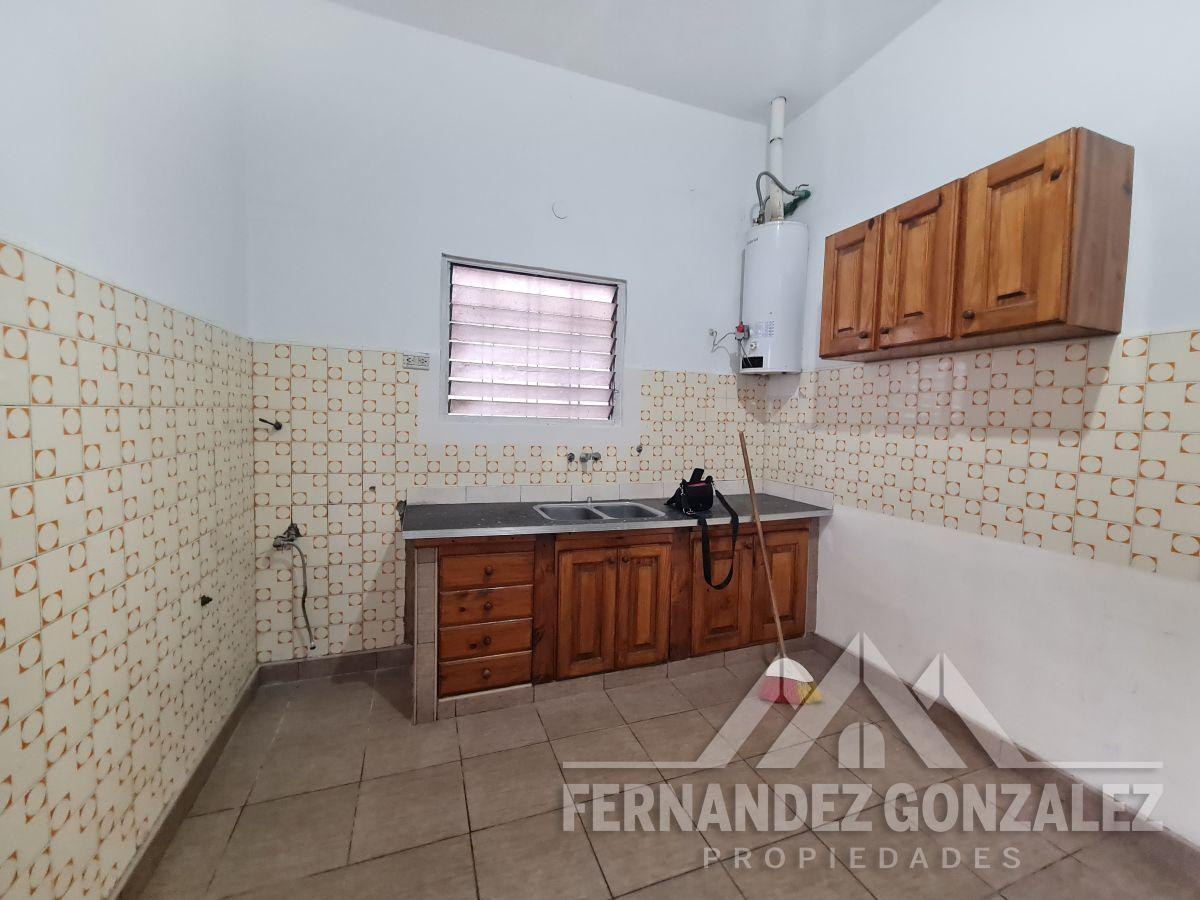 Foto de Casa en alquiler de 3 Ambientes con entrada de autos y fondo libre en, imagen 2