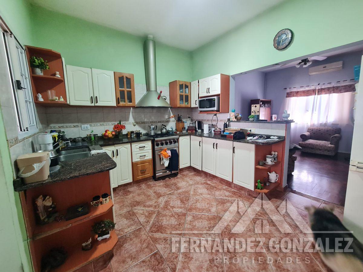 Foto de Casa en venta de 4 ambientes con fondo libre, patio y entrada de autos, imagen 4