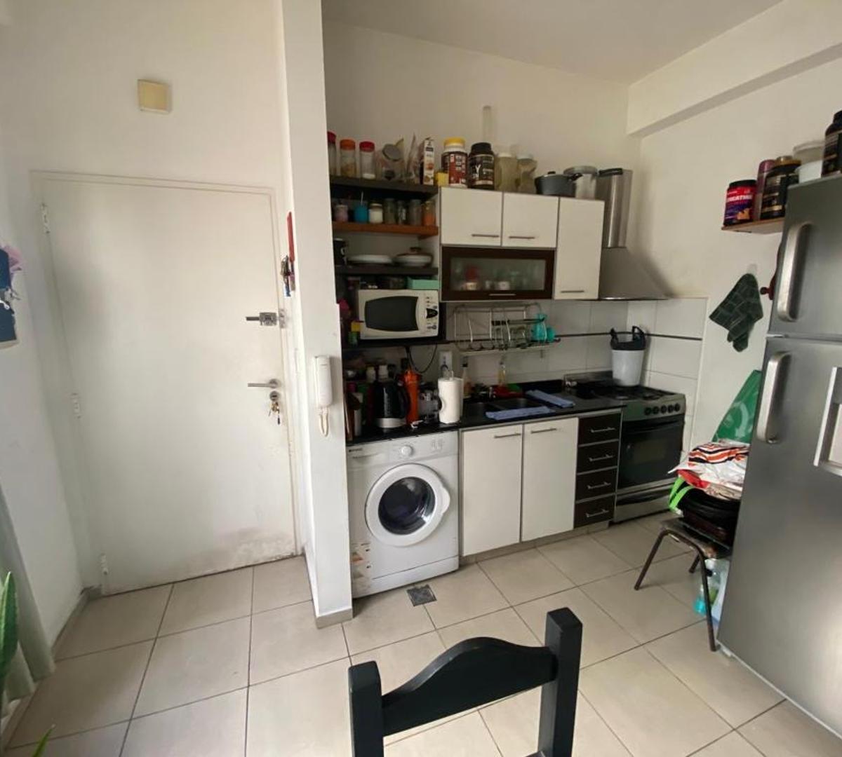 Departamento 3 Ambientes con Patio y Cochera! 2
