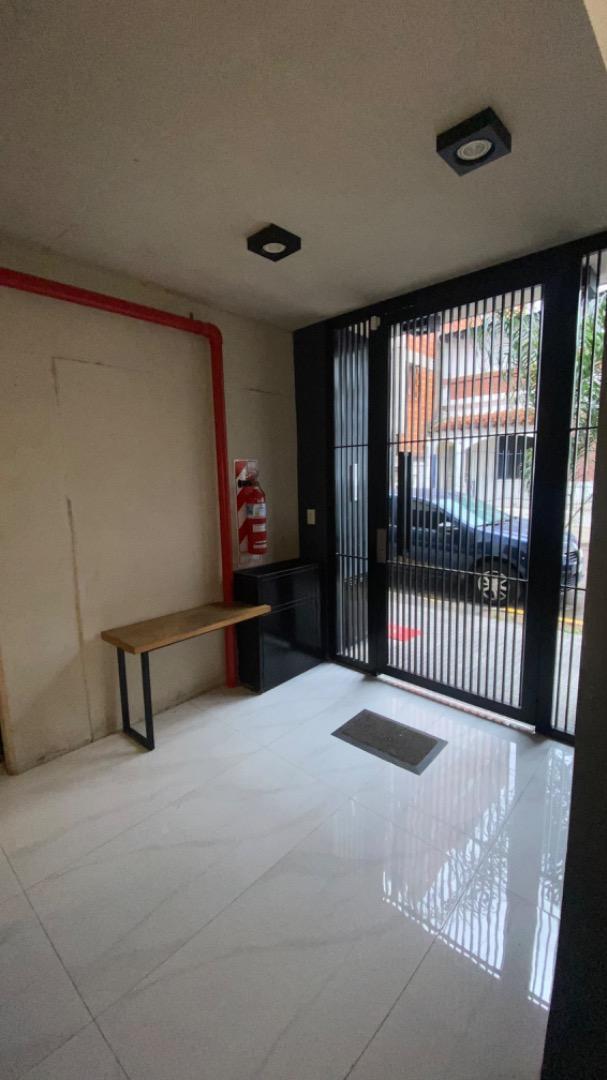 Departamento 3 Ambientes Al Frente con Cochera! 2