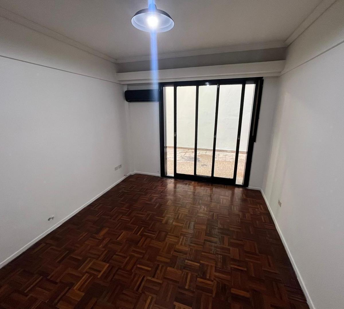 Foto de EXCELENTE DEPARTAMENTO 2 AMBIENTES CON PATIO CONTRAFRENTE!!, imagen 2