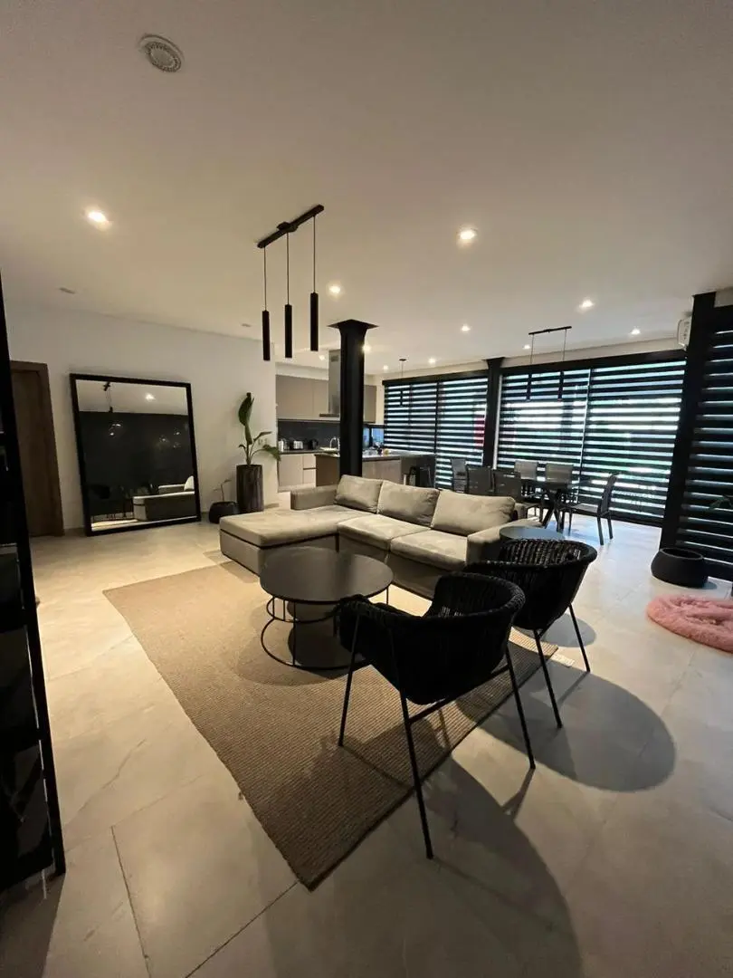 EXCELENTE PH 4 AMBIENTES + JARDIN Y PILETA!! 4