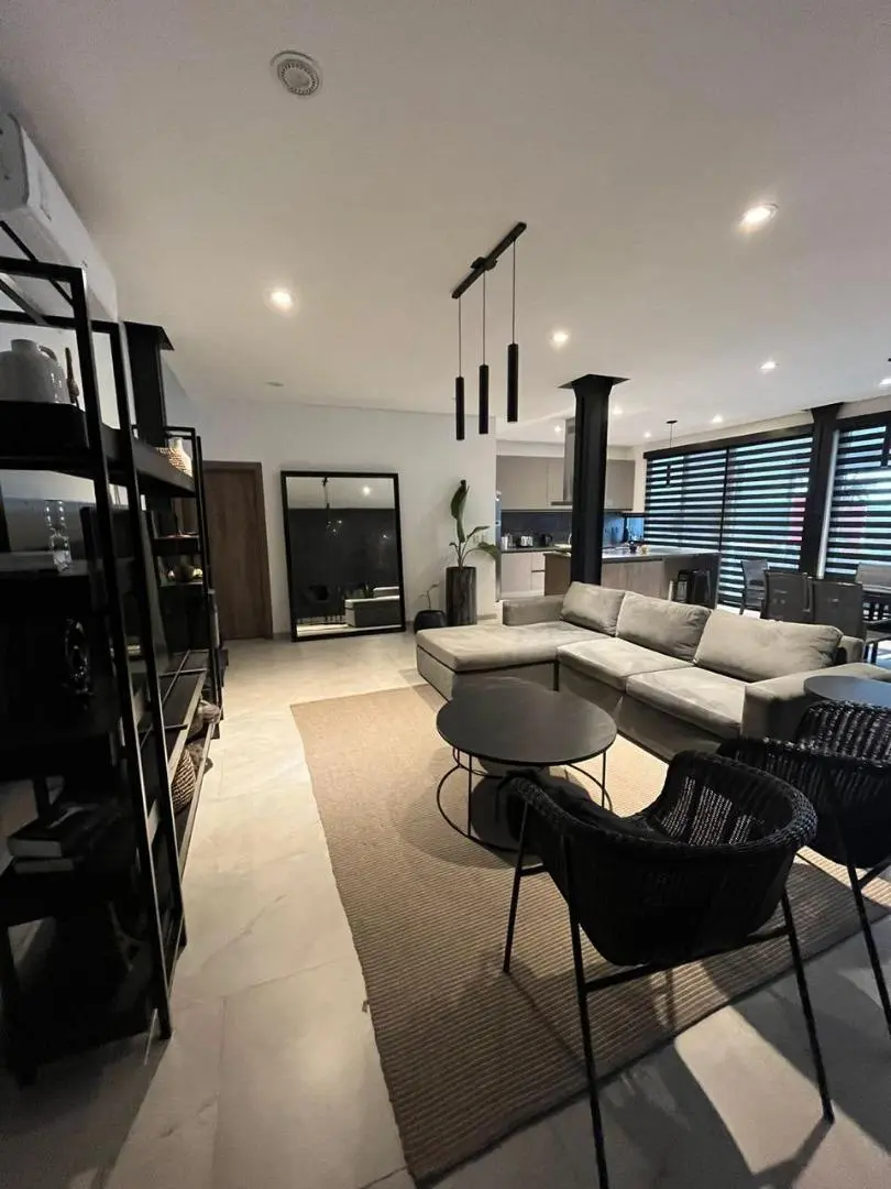 EXCELENTE PH 4 AMBIENTES + JARDIN Y PILETA!! 3