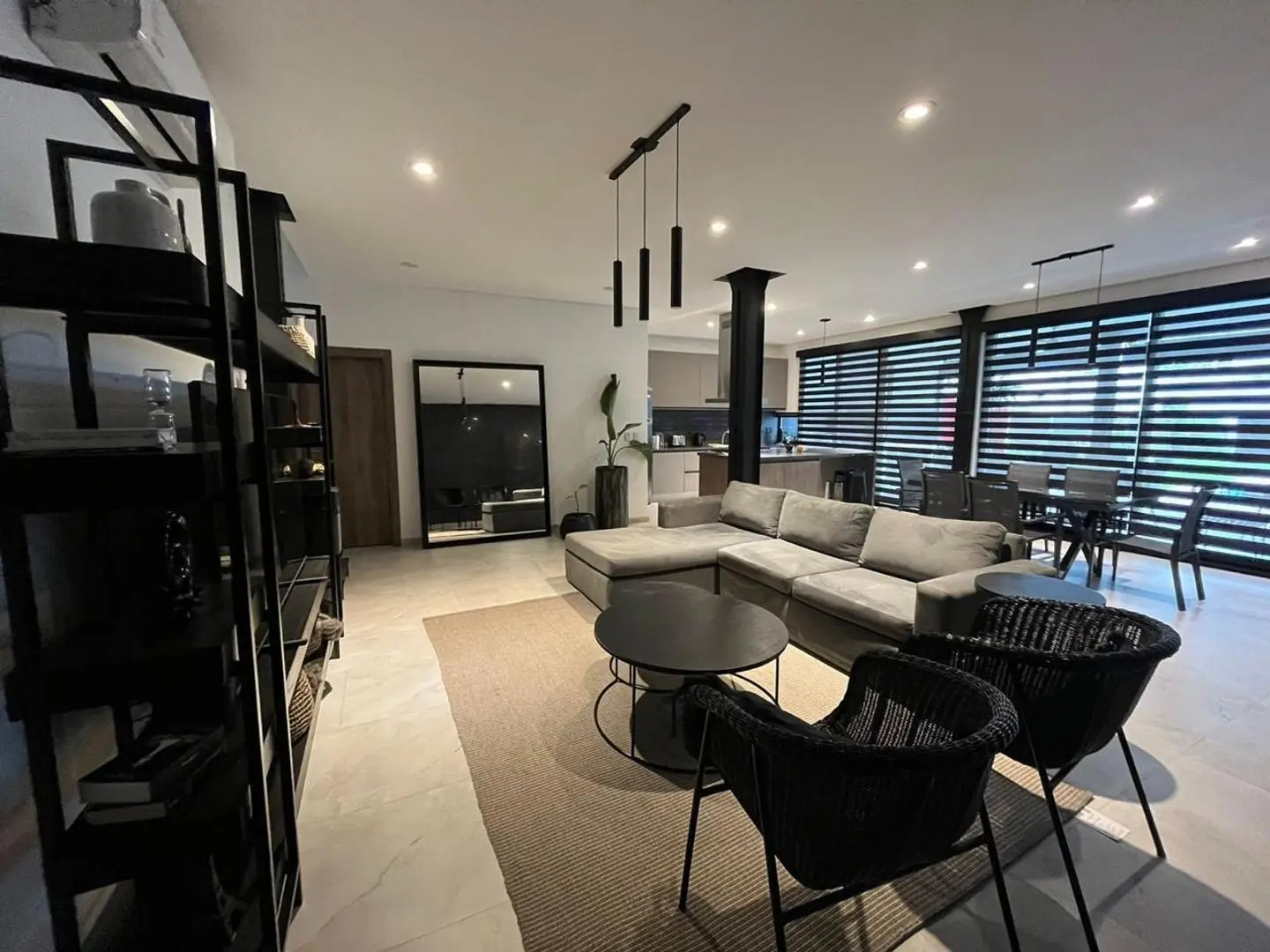 EXCELENTE PH 4 AMBIENTES + JARDIN Y PILETA!! 2