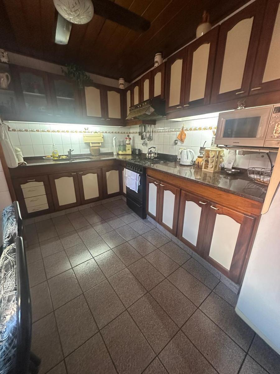 Casa con Garage Sobre Av en Venta! 1