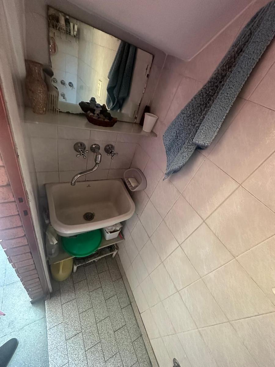 Casa con Garage Sobre Av en Venta! 4
