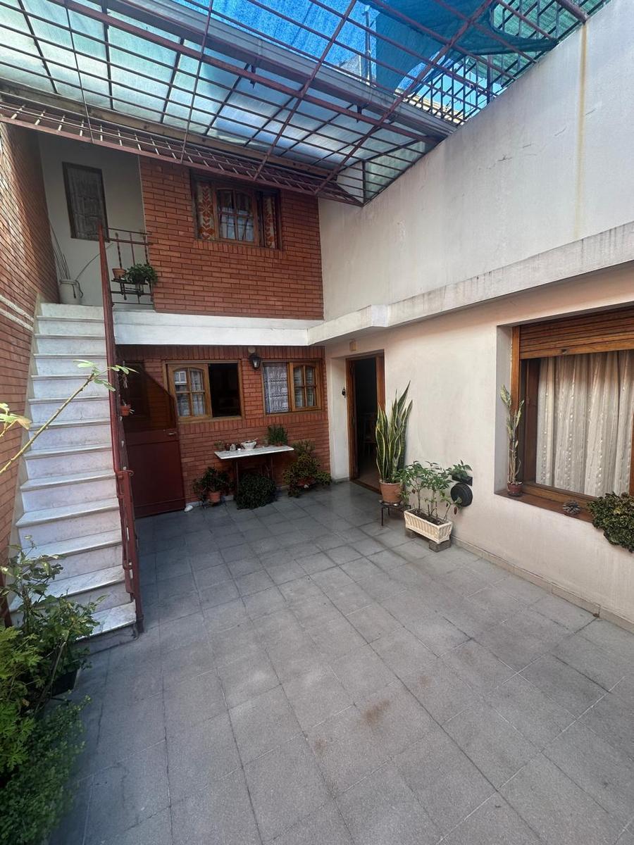 Casa con Garage Sobre Av en Venta! 3