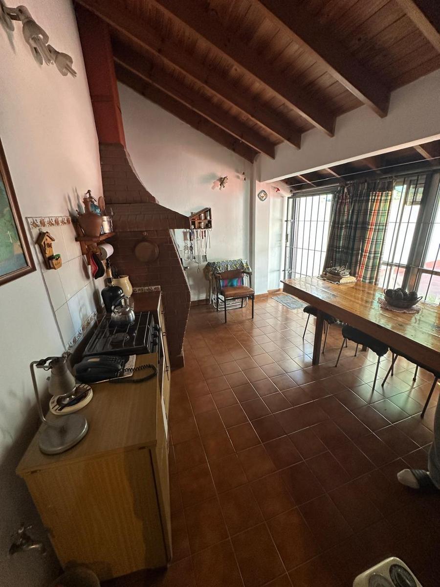 Casa con Garage Sobre Av en Venta! 5