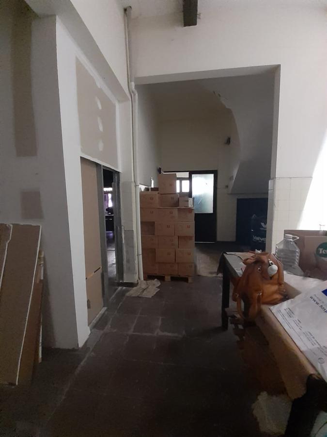 Foto de LOCAL EN VENTA CON COCHERA - DEPOSITO Y PATIO - SIN EXPENSAS - BARRACAS, imagen 4