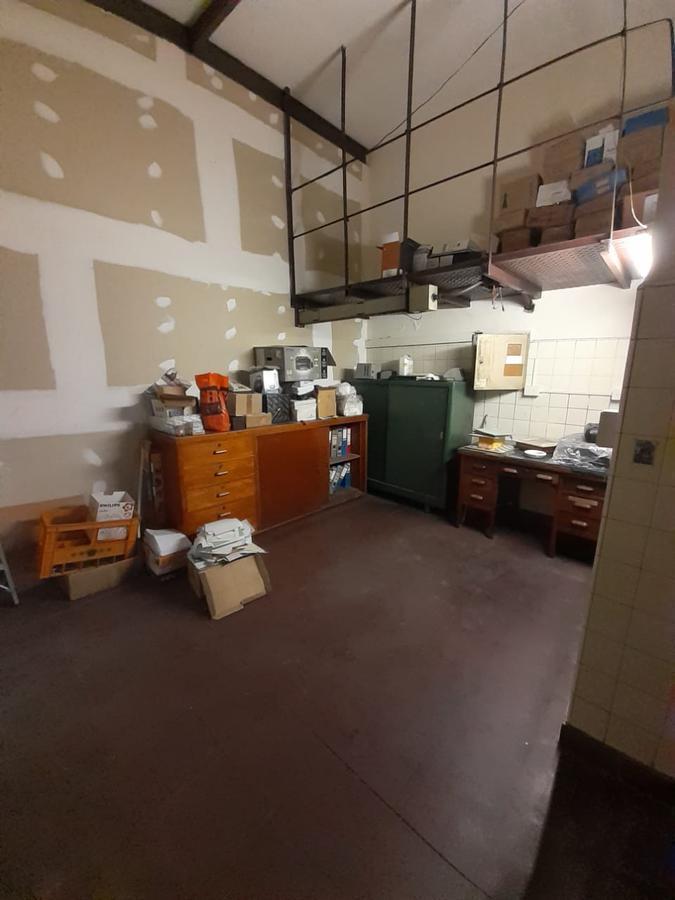Foto de LOCAL EN VENTA CON COCHERA - DEPOSITO Y PATIO - SIN EXPENSAS - BARRACAS, imagen 3
