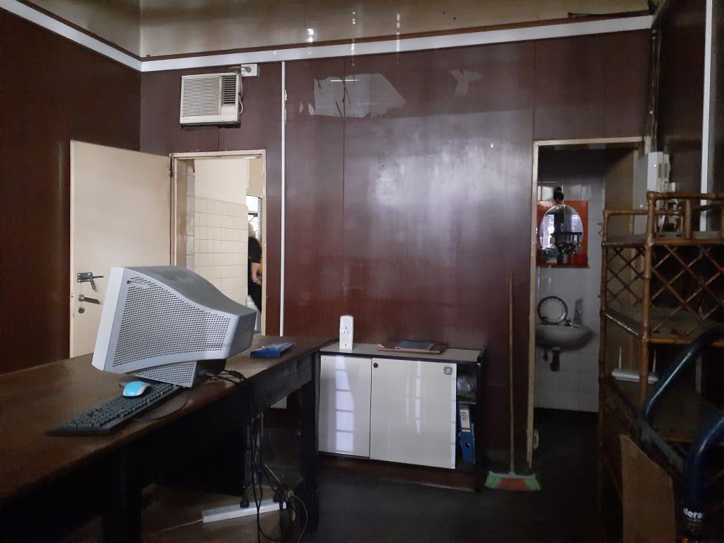 Foto de LOCAL EN VENTA CON COCHERA - DEPOSITO Y PATIO - SIN EXPENSAS - BARRACAS, imagen 5