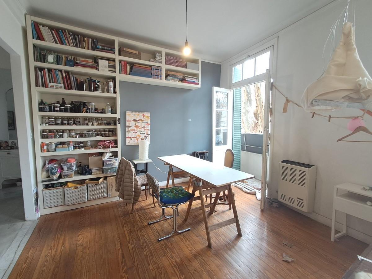 Foto de Departamento de 4 ambientes tipo ph con balcón en venta - Barracas, imagen 2