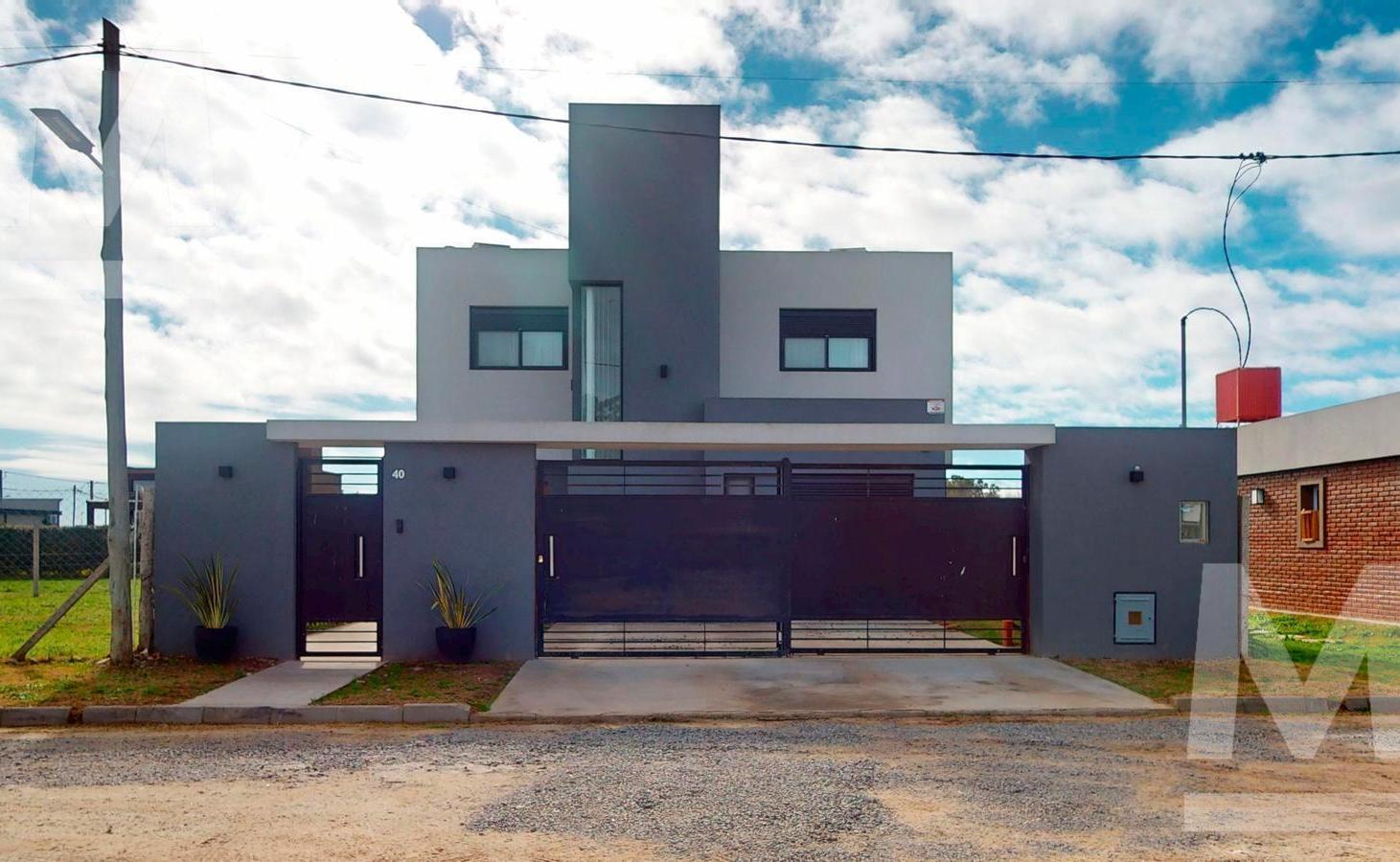 Foto de Casa en Venta Barrio Eco Arana, imagen 1