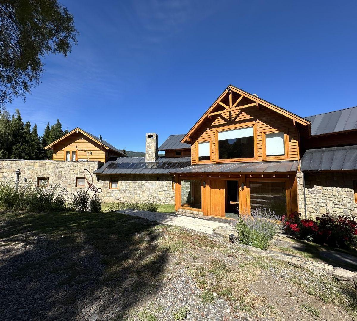 Casa en Venta en San Martín de Los Andes, Mansión de Lujo con Muelle Privado en 4