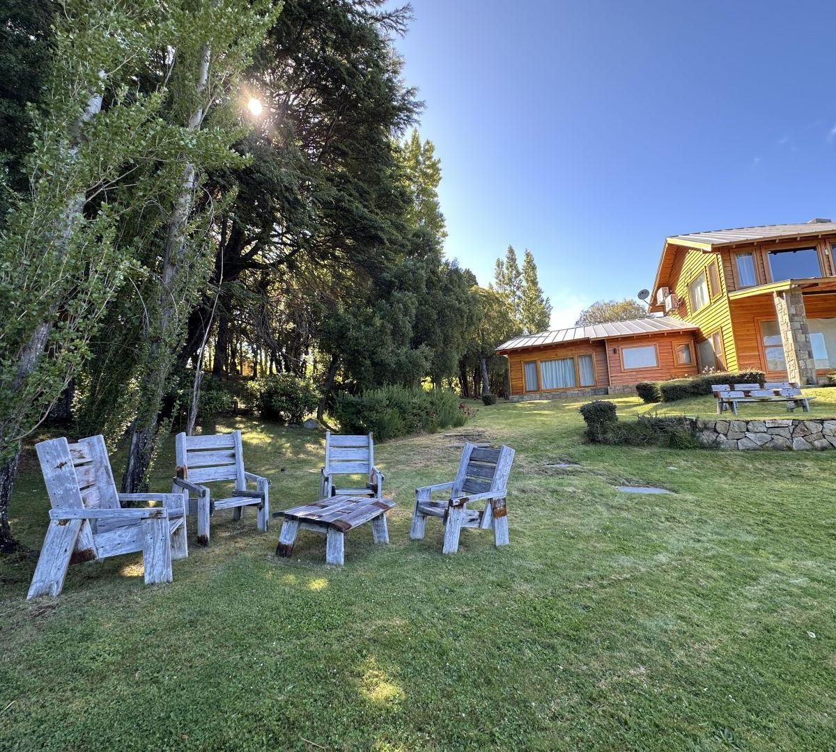 Casa en Venta en San Martín de Los Andes, Mansión de Lujo con Muelle Privado en 2