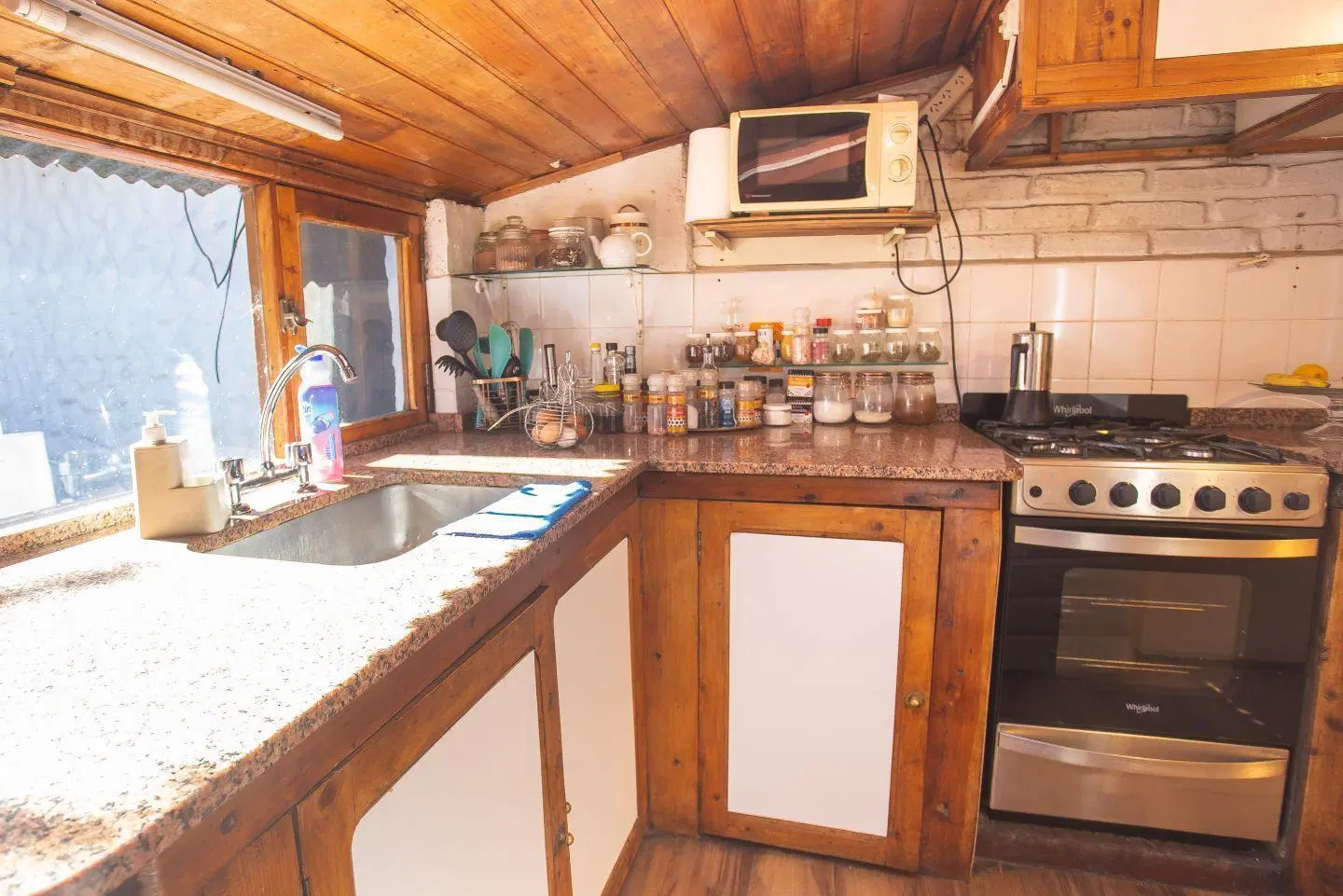 Grupo Moldes alquila casa céntrica, sin muebles en SMA 3