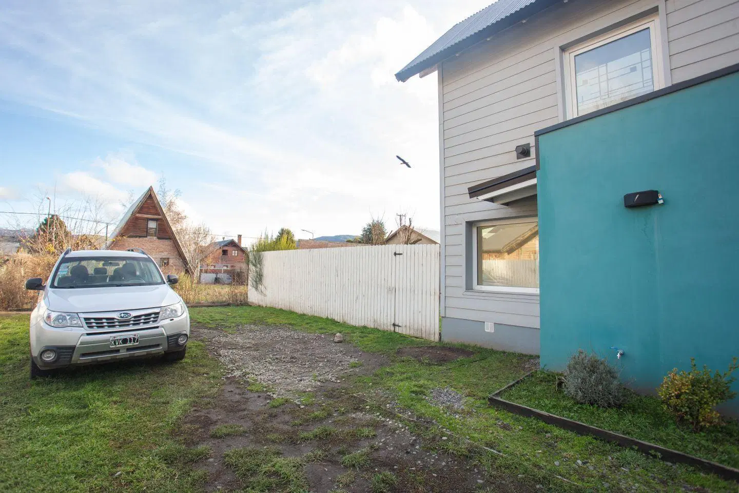 CASA 3 DORMITORIOS, CON JARDIN, ESTACIONAMIENTO. LA CASCADA 4