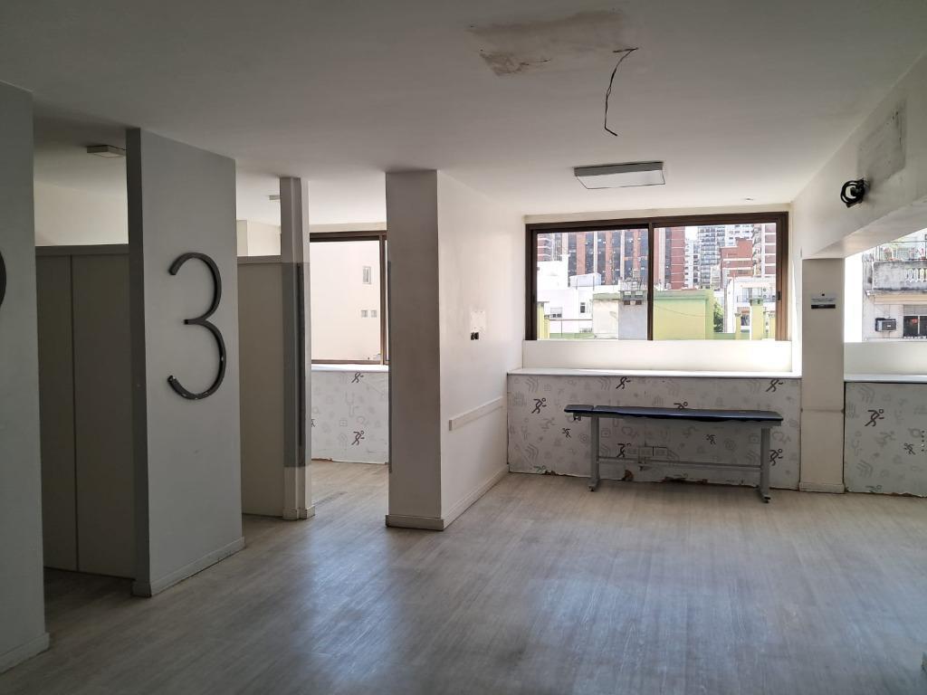 Alquiler Oficinas Comerciales- Juramento 2000 - Oficinas en Edificio Aisenson con cochera.