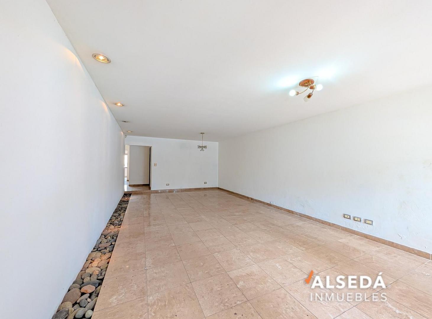 Casa de 4 dormitorios en Venta Zona Sur