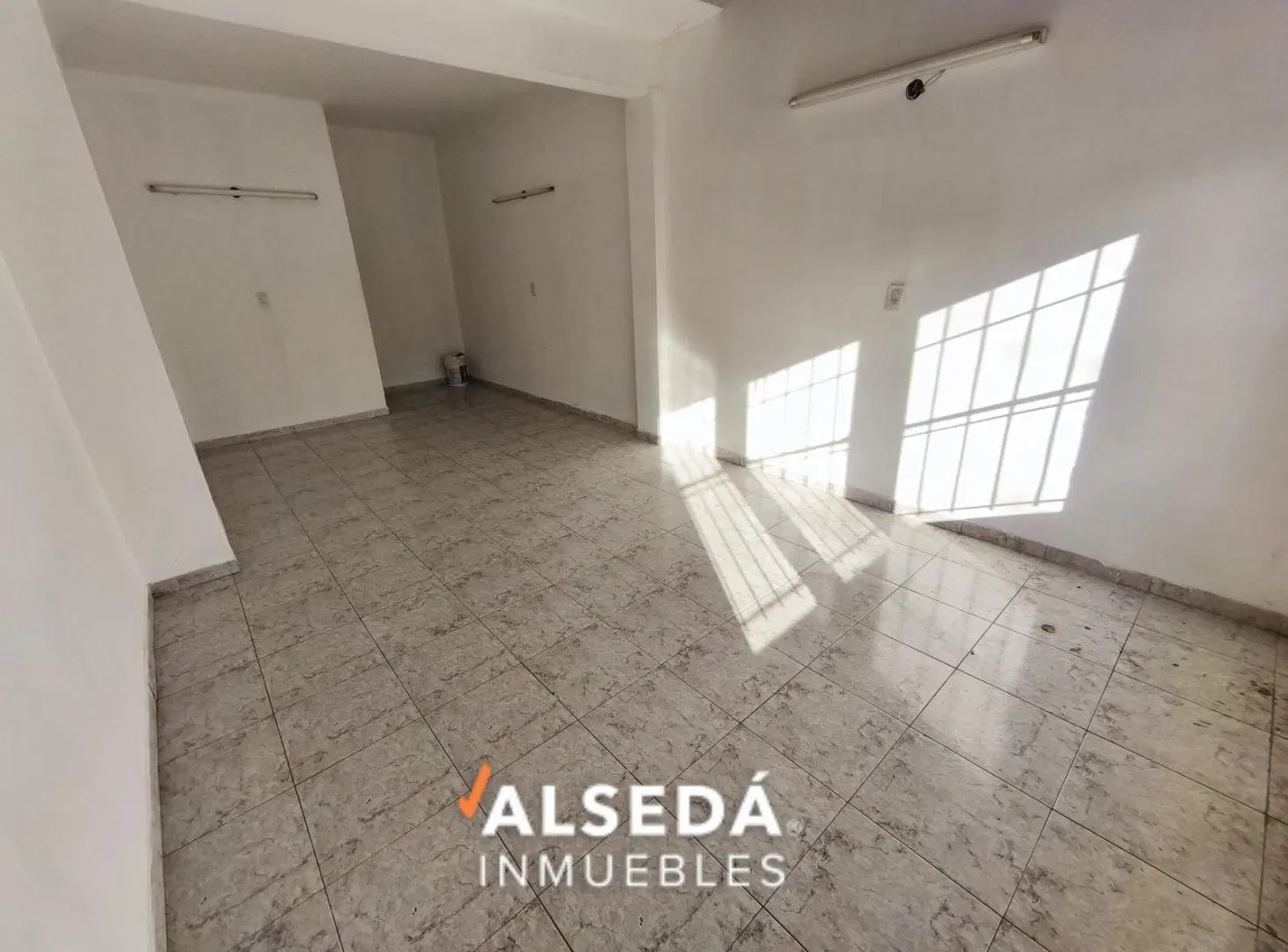 Casa con Local comercial Zona Oeste 8