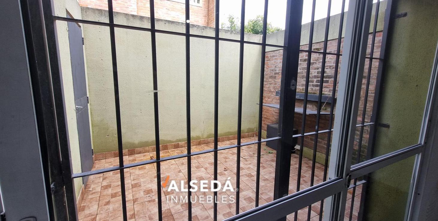 Foto de Casa Duplex 2 dorm c/cochera - Zona Sur, imagen 2