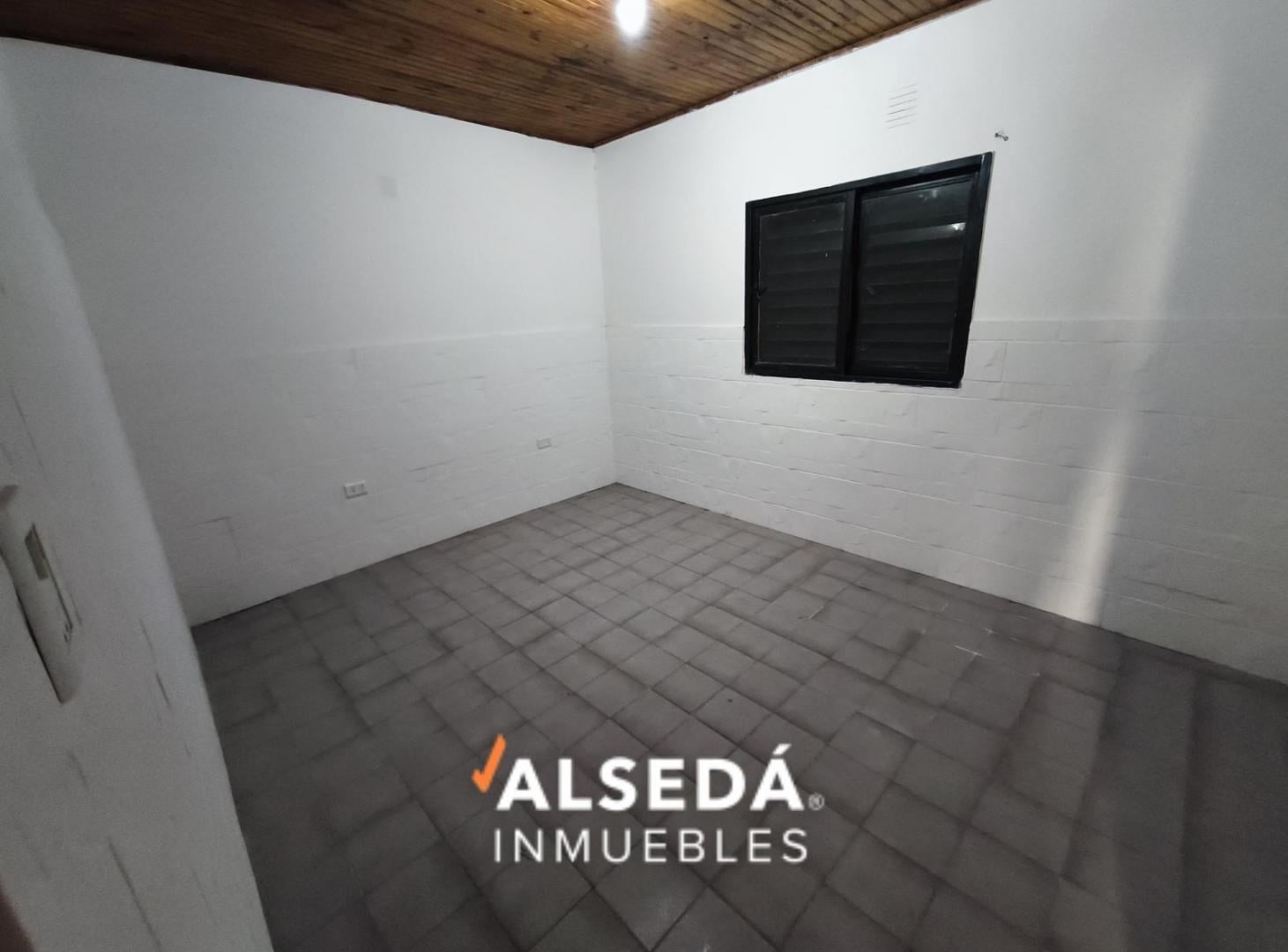 Foto de Casa de pasillo de 3 dormitorios, imagen 5