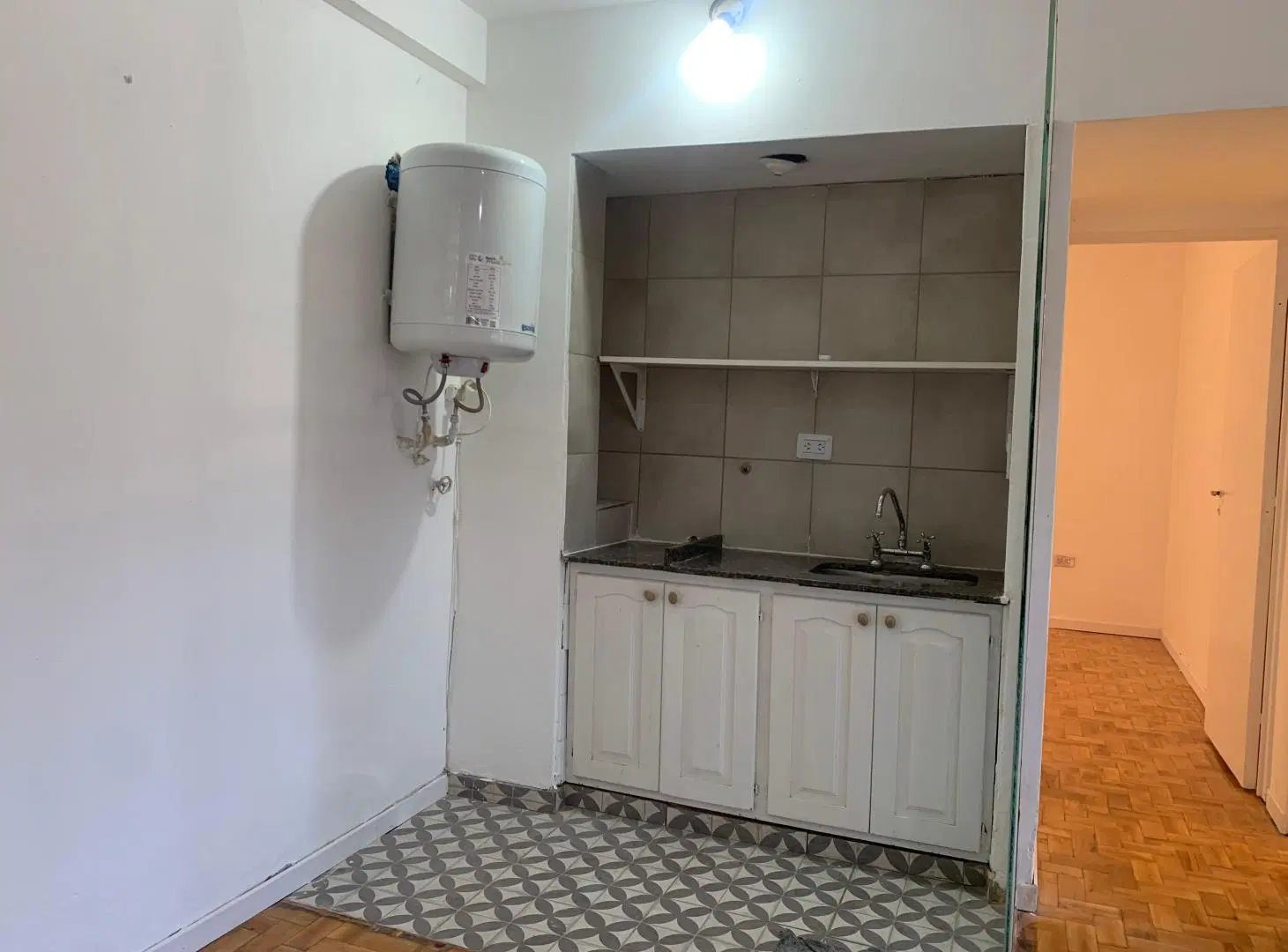 Vendo casa dos dorm. con galpón / garage 6 autos y 2 dptos B° Pueyrredón 2