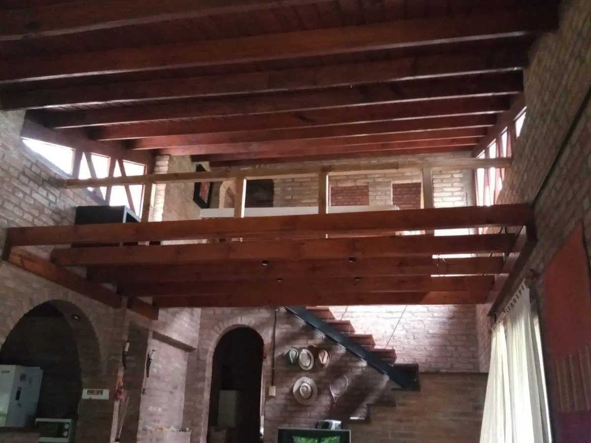 Vendo hermosa casa con pileta y quincho en Tanti 4