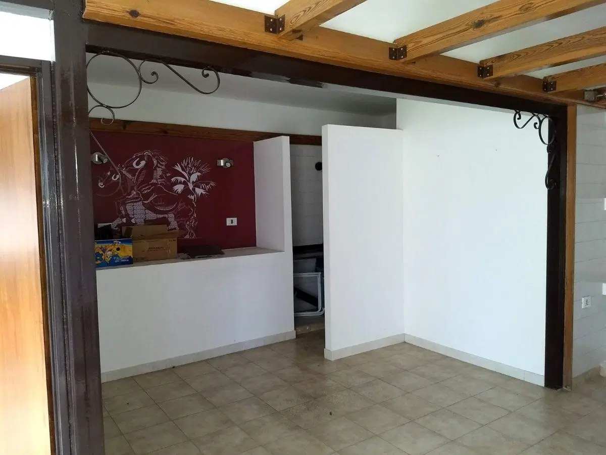 Alquilo local 50 mts2 R. Nuñez 3720 2