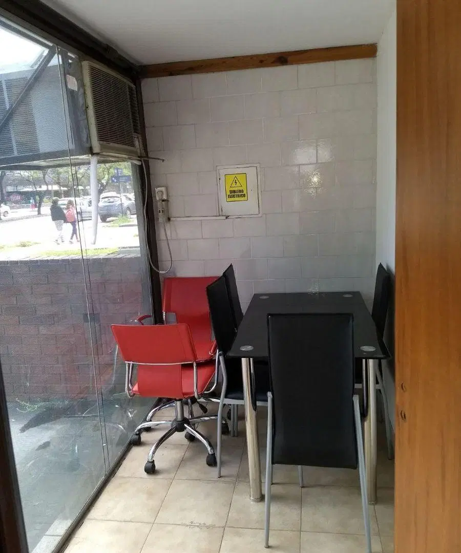 Alquilo local 50 mts2 R. Nuñez 3720 3