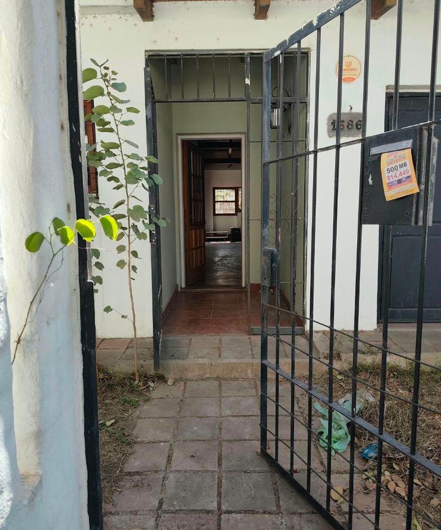 Foto de Vendo casa Mques. Sobremonte u$d 72.000 4 dorm. 2 bañ. 322mts, imagen 2