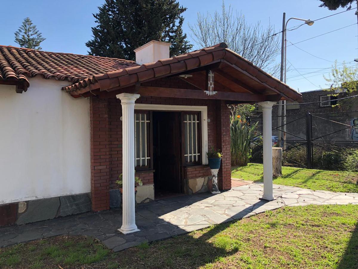 3 LOTES c/CASA 300 m2