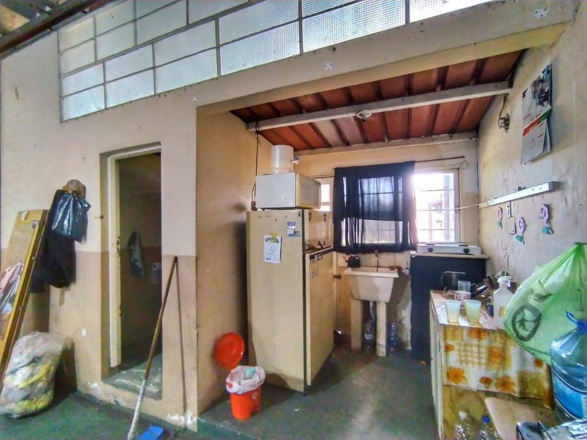 Lote 8,66x38,50 Galpón 130 m² Fondo 200 m² 4