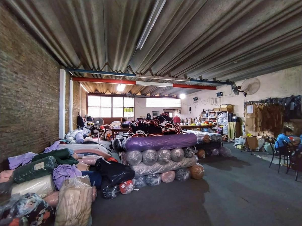 Lote 8,66x38,50 Galpón 130 m² Fondo 200 m² 3