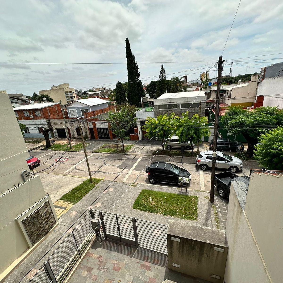 DEPARTAMENTO AL FRENTE EN TAPIALES EXCELENTE UBICACION
