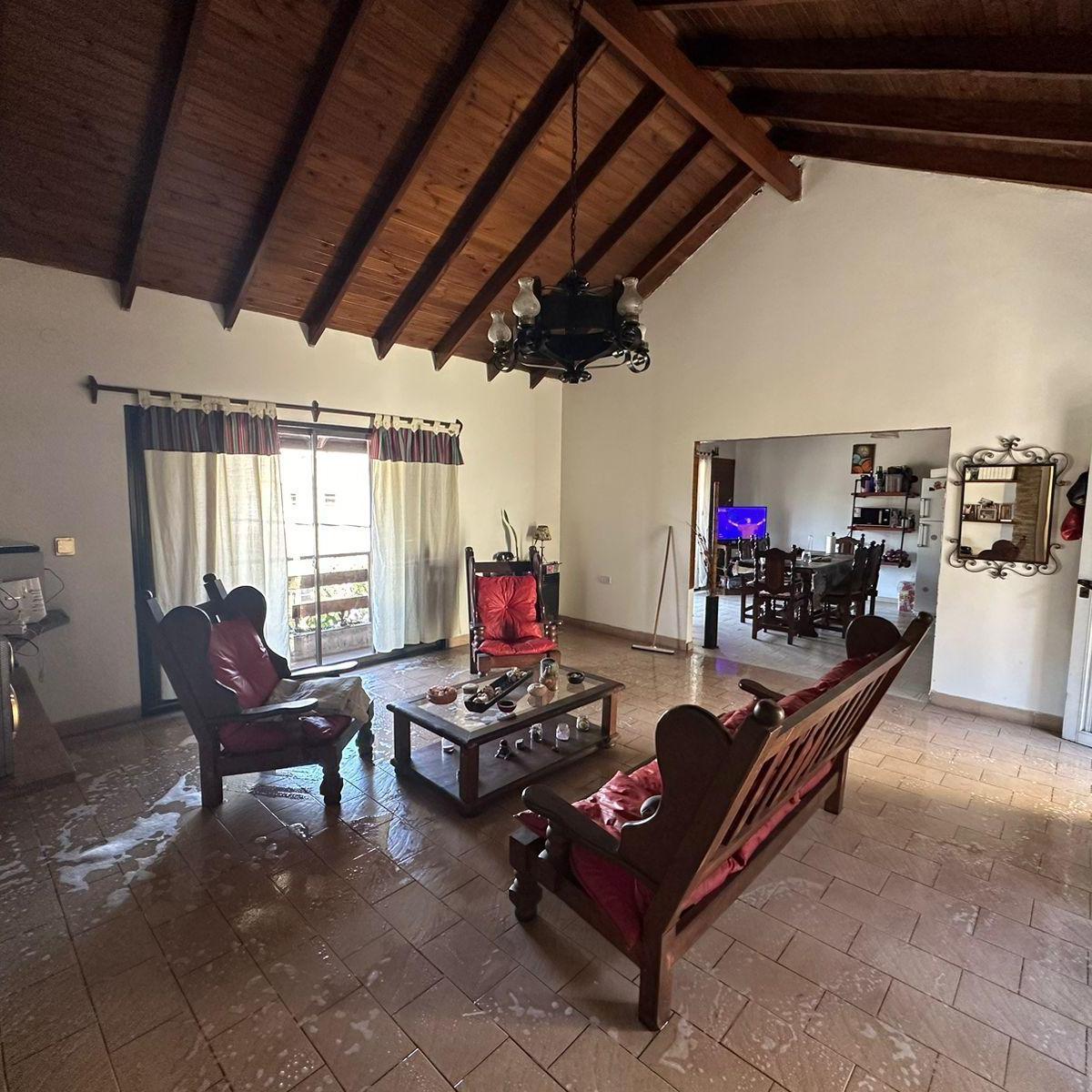 CASA CON 2 VIVIENDAS Y LOCAL 280M2 IDEAL MULTIFAMILIAR