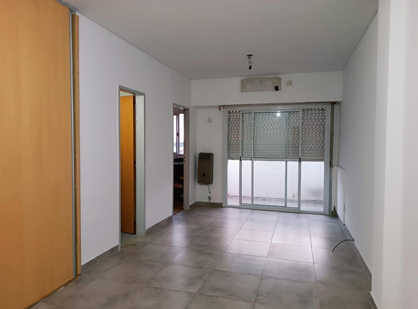 Foto de DEPARTAMENTO EN VENTA SOBRE AVENIDA *EXCELENTE UBICACION*, imagen 2