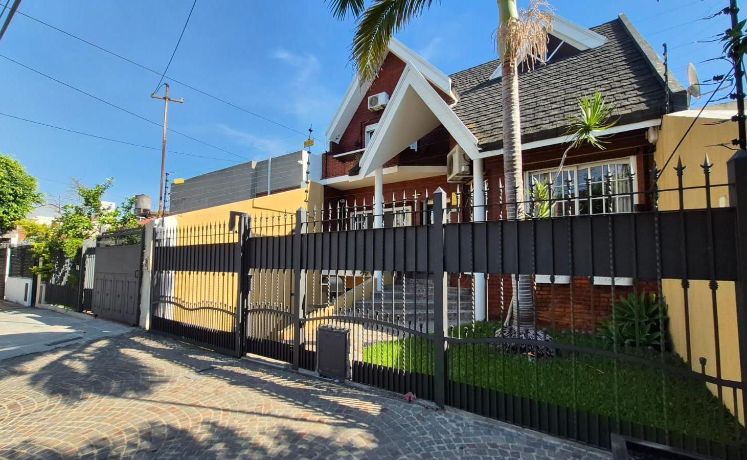 EXCELENTE CASA EN VILLA MADERO CON PILETA *PRIMERA CATEGORIA*