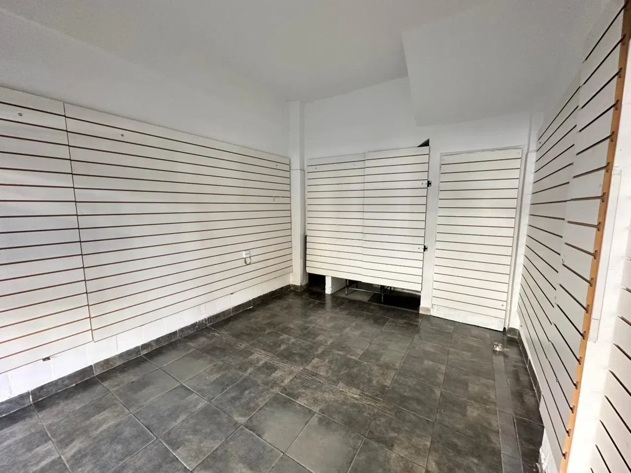 Local Cerca Avenida Zona Comercial 5
