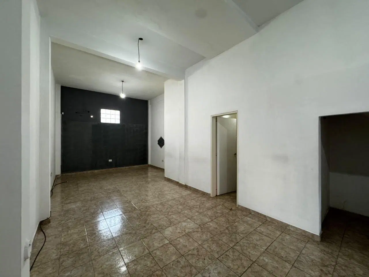 Local sobre Avenida exc ubi 8