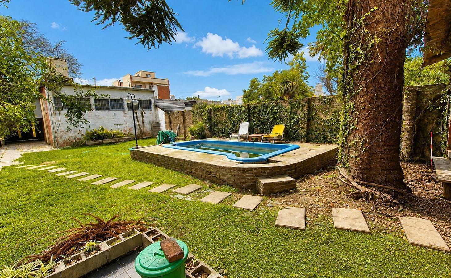 Foto de LOTE 10x46 GALPÓN 120 m2 CASA 3 AMB PILETA, imagen 2