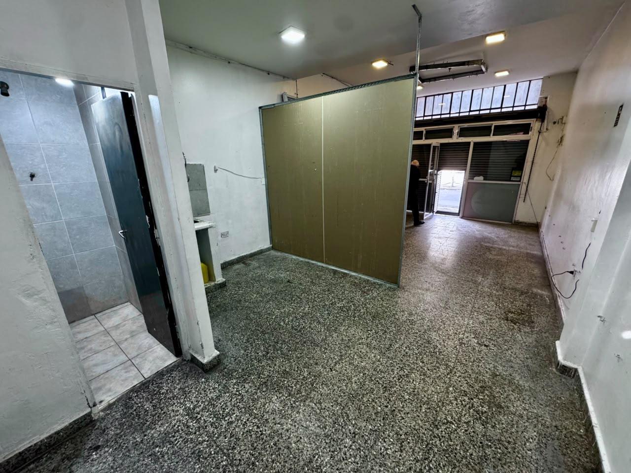 Foto de Local 32m 30m EXCELENTE ZONA, imagen 2