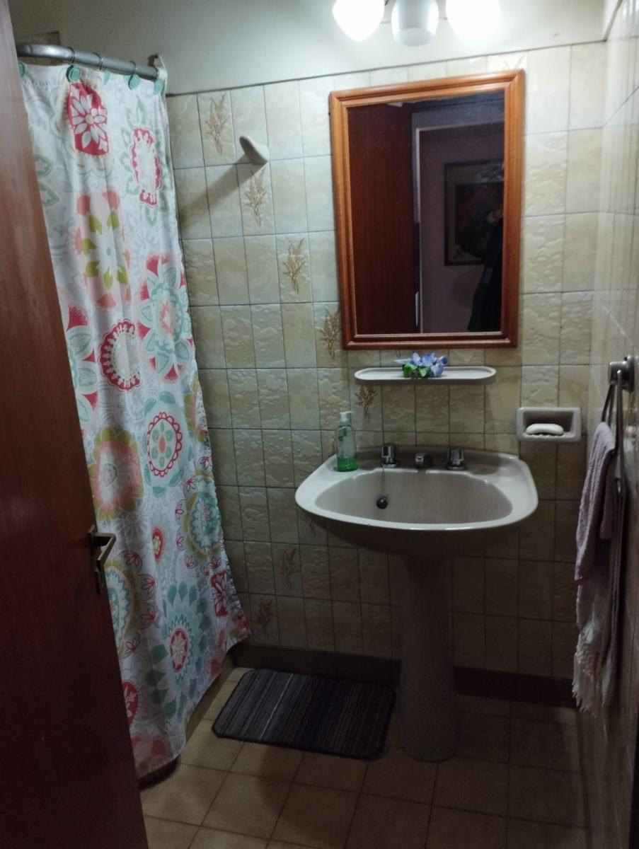 Foto de VENTA DE: CASA DE 4 AMBIENTES CON JARDIN EN LOTE DE 11 X 70 M2. A 5, imagen 3