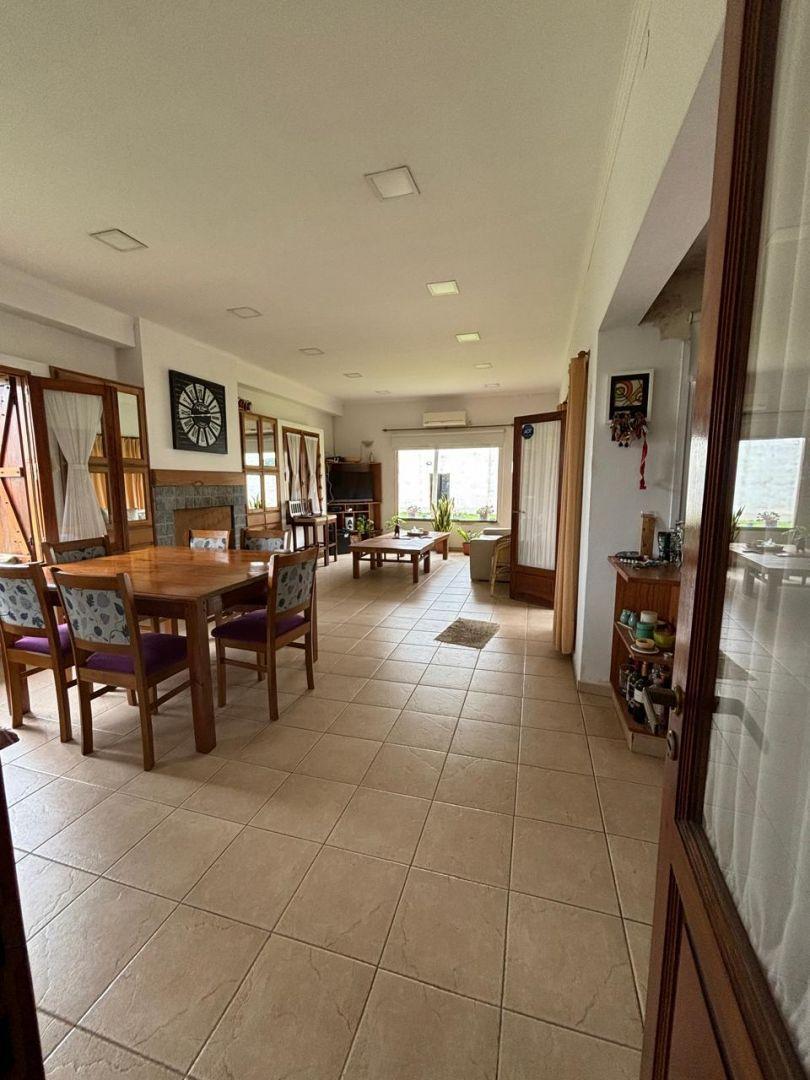 Casa con Galpones, Quincho, Pileta y Parque - El Trebol - R20 5
