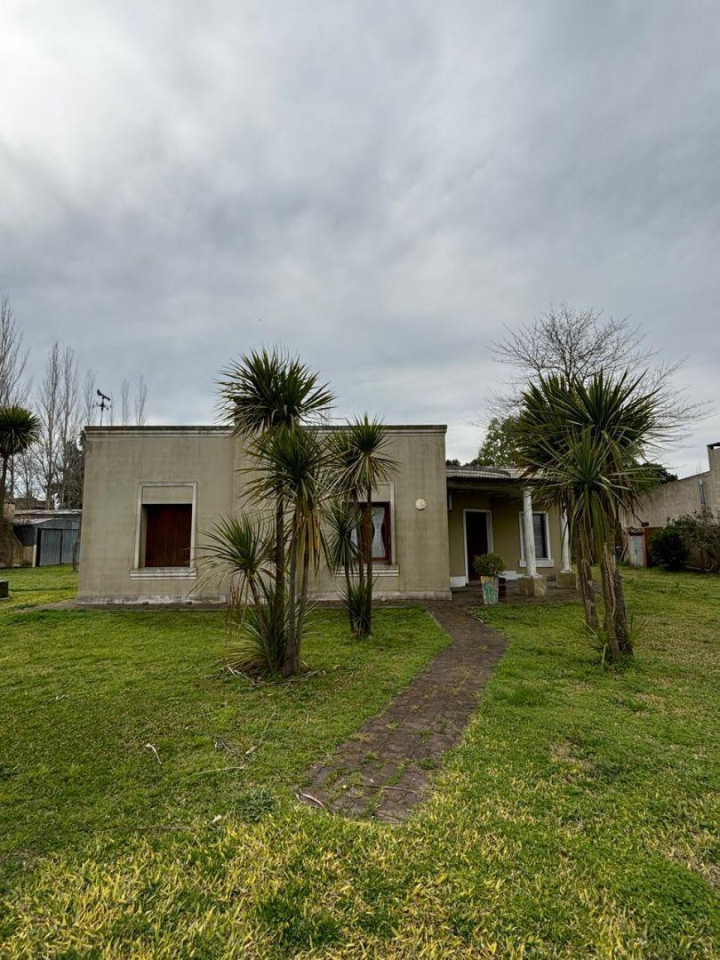 Casa con Galpones, Quincho, Pileta y Parque - El Trebol - R20 3