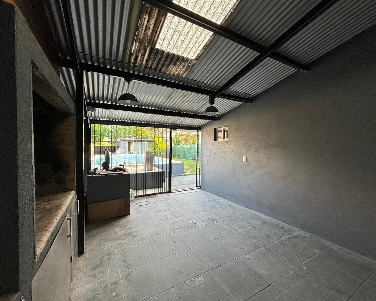 Vivienda en Ubicacion Privelegiada de 5 Ambientes Fte Laguna 4