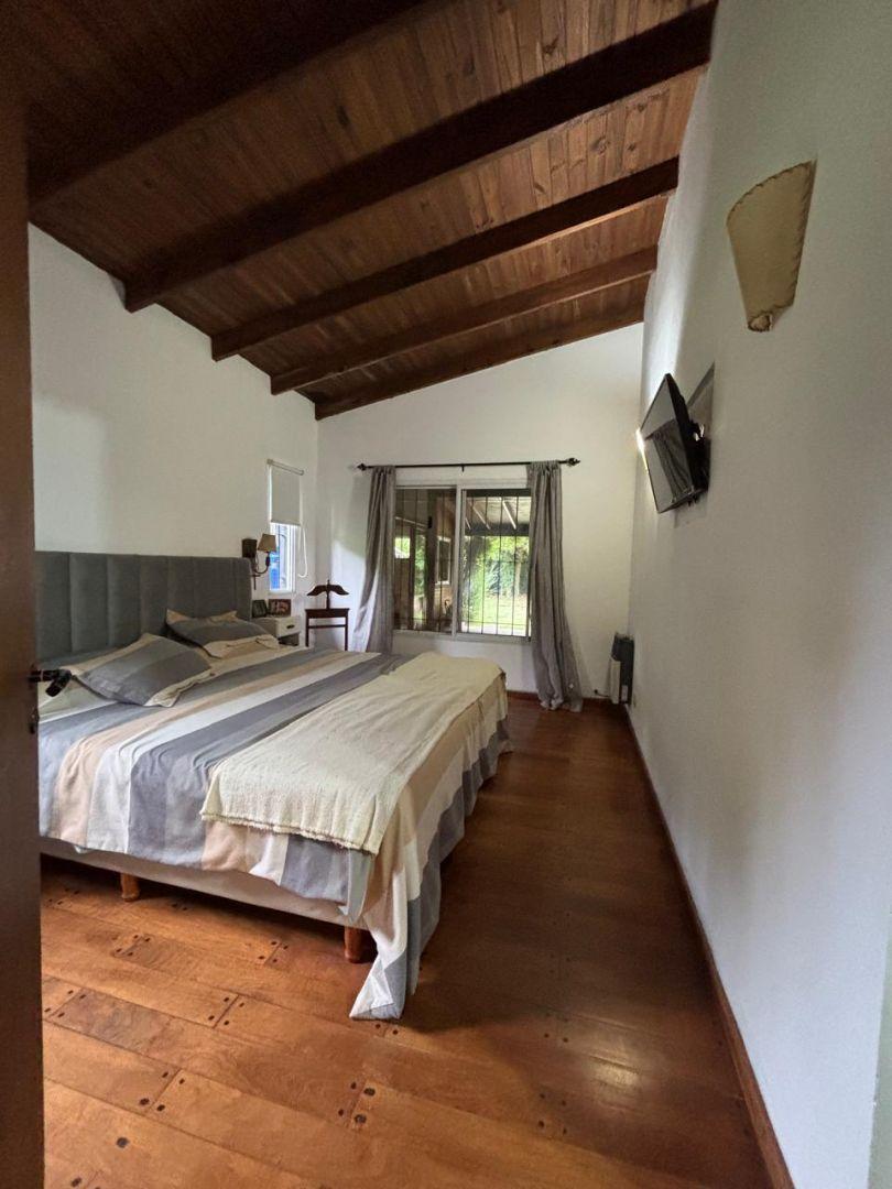 CASA QUINTA EN BARRIO LA LIBERATA CON PILETA DE 6 AMB